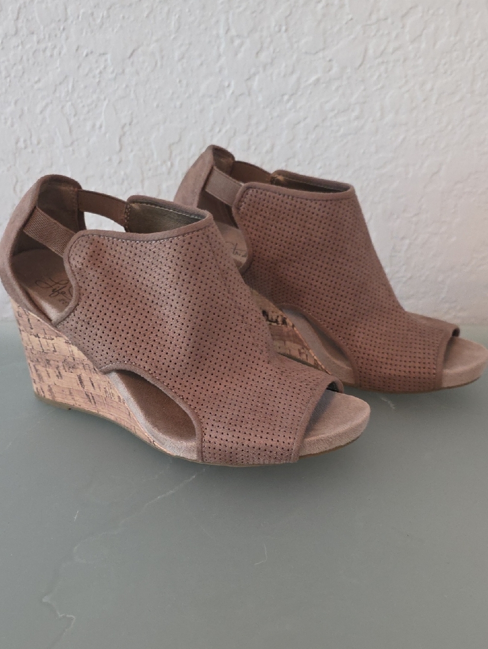 Life Stride Taupe Perforated Open-Toe Wedge Sandals Size 6.5